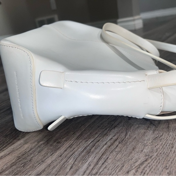 United Colors of Benetton White Leather  Shoulder Bag with Structured Design - Picture 4 of 7